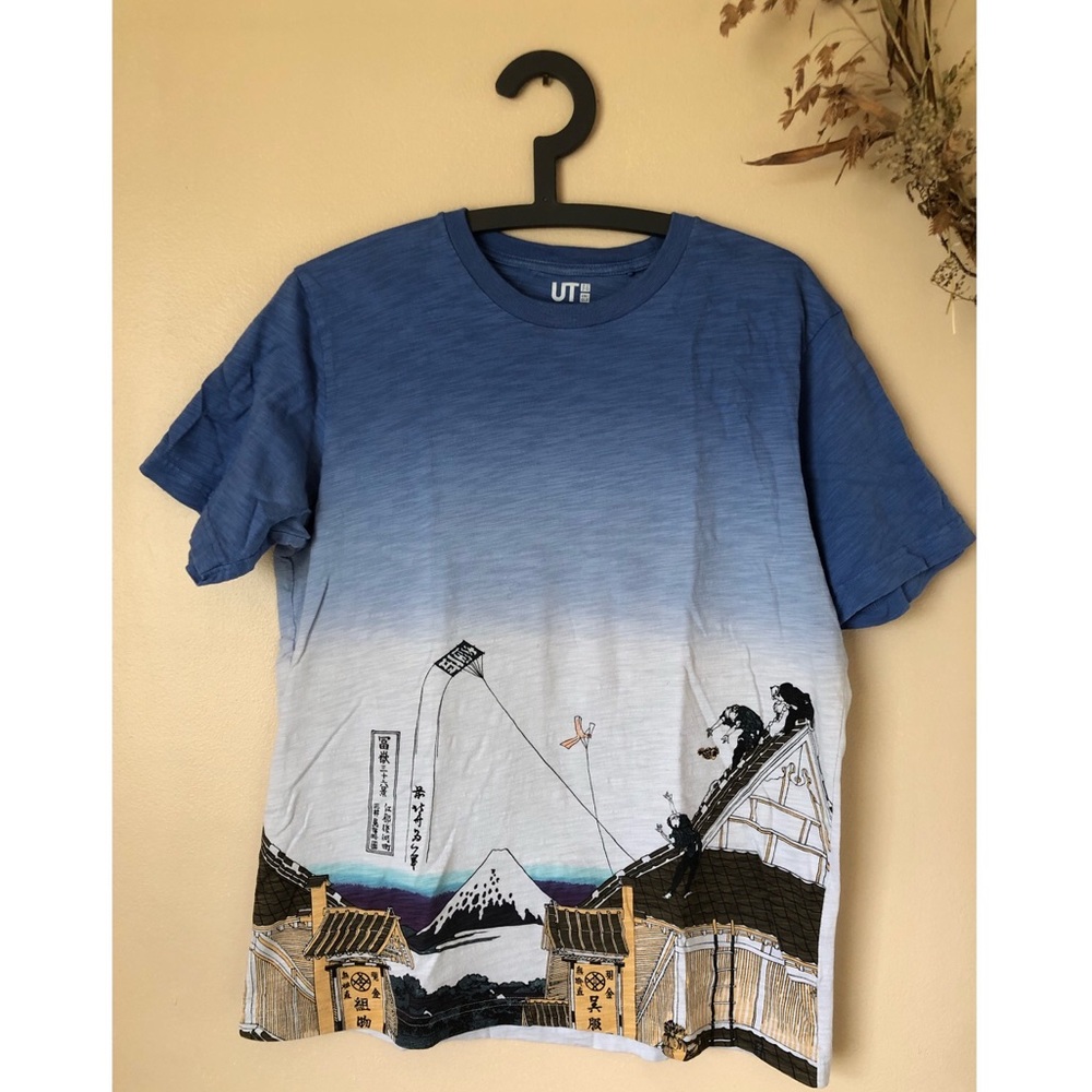 Rad Uniqlo Hokusai Blue Tee 🌊